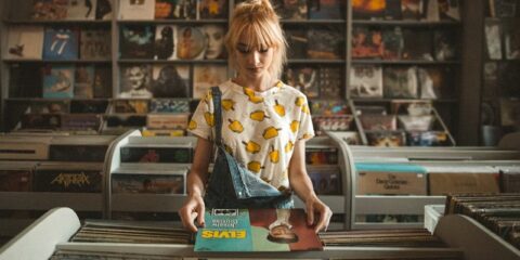 girl on vinyl shop